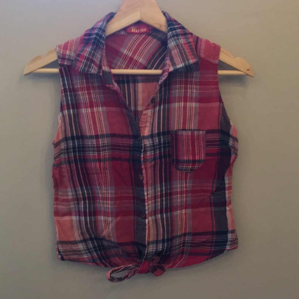 Sleeveless button down shirt